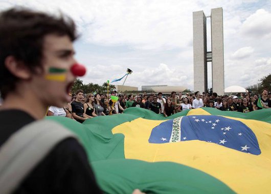 A sociedade organizada tem que se manifestar contra magistrados e políticos que agem ilegalmente na defesa de interesses da classe dominante deste país