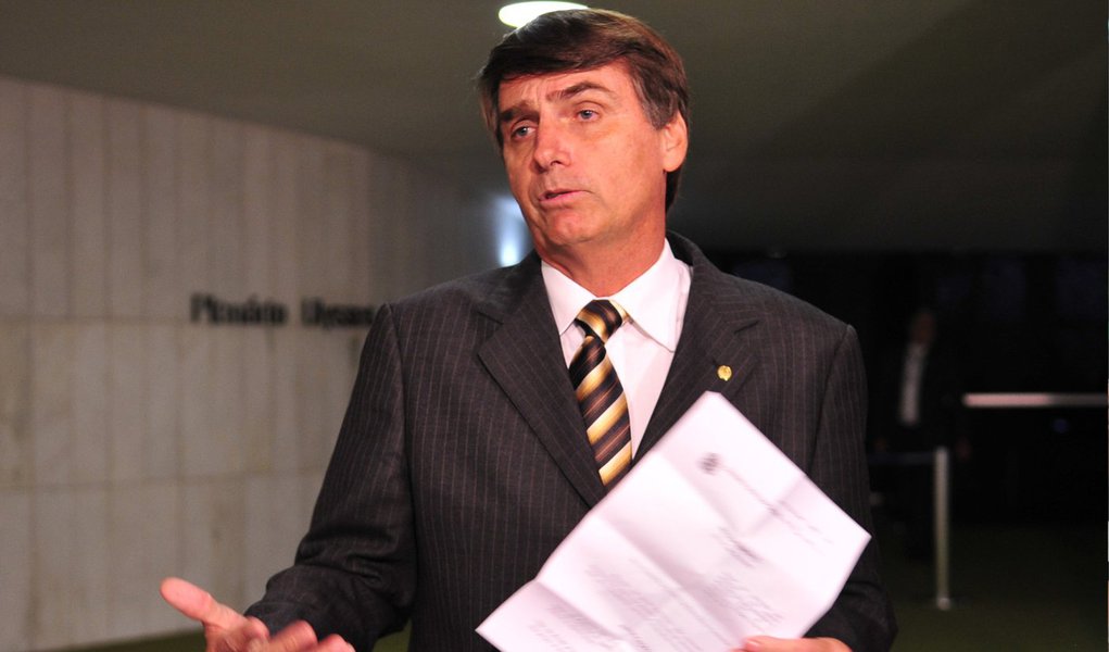 O Alto Comissariado das Nações Unidas para os Direitos Humanos, órgão da ONU, condenou, nesta segunda (15), declaração do deputado federal Jair Bolsonaro (PP-RJ), que durante discurso na Câmara, na última terça (9), disse à colega Maria do Rosário (PT-RS) que "não a "estupraria" porque ela "não merece"; "As declarações são uma ofensa não apenas para a deputada, mas também para a dignidade das mulheres e de todas as vítimas de abusos graves como violência sexual e estupro", disse o representante para a América do Sul, Amerigo Incalcaterra