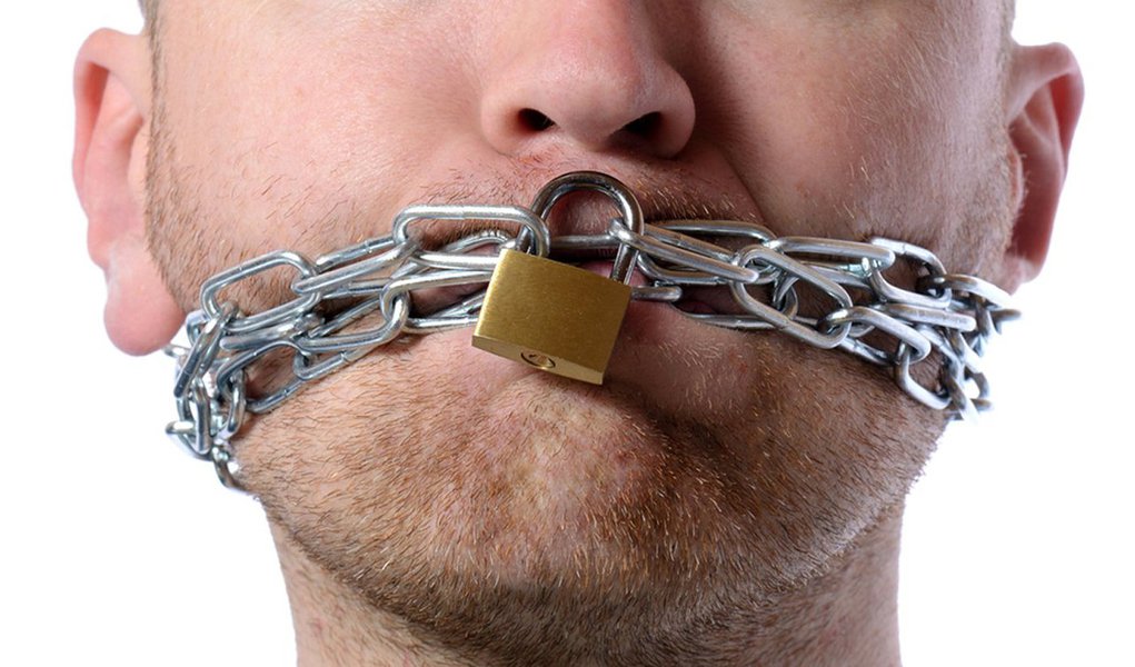 Segundo o relatório Violações à Liberdade de Expressão – Relatório Anual 2014, divulgado pela ONG Artigo 19, que trabalha pelo direito à liberdade de imprensa, há assassinatos, denúncias de tentativa de homicídio, ameaça de morte e tortura; dos 55 casos registrados em 2014, 15 foram homicídios contra jornalistas, blogueiros e defensores de direitos humanos; agentes do Estado aparecem como os principais autores das violações contra comunicadores no país, sendo responsáveis por 16 dos 21 casos