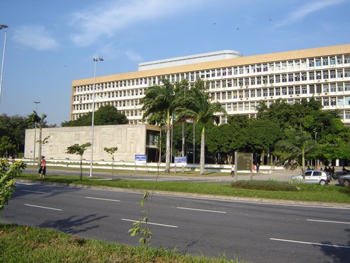 Apesar disso, não é possível prever quando serão reiniciadas as aulas na universidade e no Colégio de Aplicação (Cap-UFRJ), porque a paralisação dos técnicos e dos estudantes continua, segundo o presidente da Associação dos Docentes da instituição (Adufrj), Cláudio Ribeiro