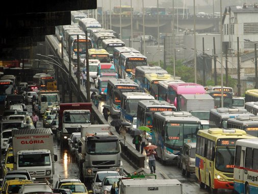 A Agência Francesa de Desenvolvimento (AFD) doará cerca de R$ 1,75 milhão ao governo do Rio para a contratação de estudos e elaboração de planos estratégicos destinados à mobilidade urbana da Região Metropolitana; o Estado também contará com a cooperação técnica da Agência de Transportes da Região Metropolitana de Paris, a Syndicat des Transports d´Île-de-France (Stif), referência internacional em soluções de transportes para grandes regiões metropolitanas