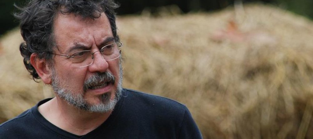 Cineasta destaca os avanços do atual governo, avalia que foi a gestão que mais combateu a corrupção e torce para que seus amigos, "alguns embarcando nessa corrente golpista", estejam entre os mal informados; "O que não é difícil, já que a cobertura política da grande imprensa brasileira se tornou quase totalmente inútil quando abandonou o jornalismo para fazer oposição", diz ele