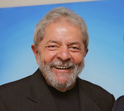 O ex-presidente Luiz Inácio Lula da Silva passou por exames médicos neste sábado (23) no Hospital Sírio-Libanês; segundo boletim divulgado pelo hospital, os exames fazem parte de avaliação clínica de rotina e todos apresentaram resultados normais; foram realizados exames físicos, ressonância nuclear magnética, entre outros exames; no mês passado, o ex-presidente publicou vídeo nas redes sociais no qual estimula a prática de atividade física e mostra que está em boas condições de saúde