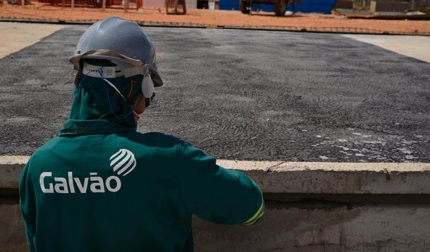 Os credores da Galvão Engenharia, uma das maiores empreiteiras do país, aprovaram o plano de recuperação judicial da companhia em assembleia realizada nesta sexta (28) no Rio de Janeiro; a Galvão é uma das seis empreiteiras envolvidas na Lava Jato que tiveram de buscar proteção da Justiça para escapar da falência; pelo plano, a dívida de R$ 1,8 bilhão da construtora e da holding, que pediram recuperação judicial em março deste ano, será paga sem descontos