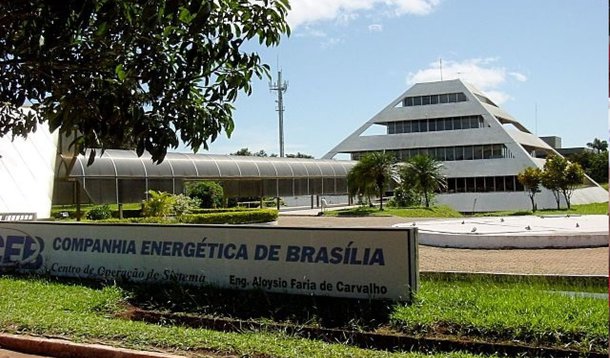 O horário de verão começa no próximo domingo (18), quando os relógios devem ser adiantados em uma hora; no período de pico, entre 18h e 21h, a economia deve chegar a 4%, o que corresponde a 48 megawatts; dados da CEB apontam que a redução de energia no DF nos últimos três anos foi em torno de 0,3%, o que equivale, aproximadamente, a 20% do consumo de Brazlândia no período