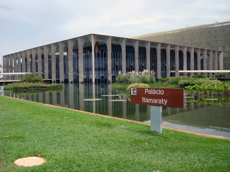 Receita Federal estima que a recepção de documentos no Portal Único de Comércio Exterior passe a ser totalmente digital até o fim deste ano; . entendimentos neste sentido foram firmados entre os técnicos da Receita Federal, Agência Nacional de Vigilância Sanitária (Anvisa), Instituto Brasileiro do Meio Ambiente e dos Recursos Naturais Renováveis (Ibama), Secretaria de Comércio Exterior (Secex) e Sistema de Vigilância Agropecuária Internacional (Vigiagro); mudanças reduzirão a burocracia nos processos de comércio exterior, por meio da maior integração entre os sistemas dos órgãos envolvidos