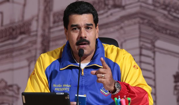 Presidente venezuelano afirma ter certeza de que a "extrema direita" paga grupos criminosos com "drogas e dólares" para criar situação de caos em seu país; o objetivo, segundo ele, é tirá-lo do poder, e as tentativas são feitas por meio de várias "frentes"