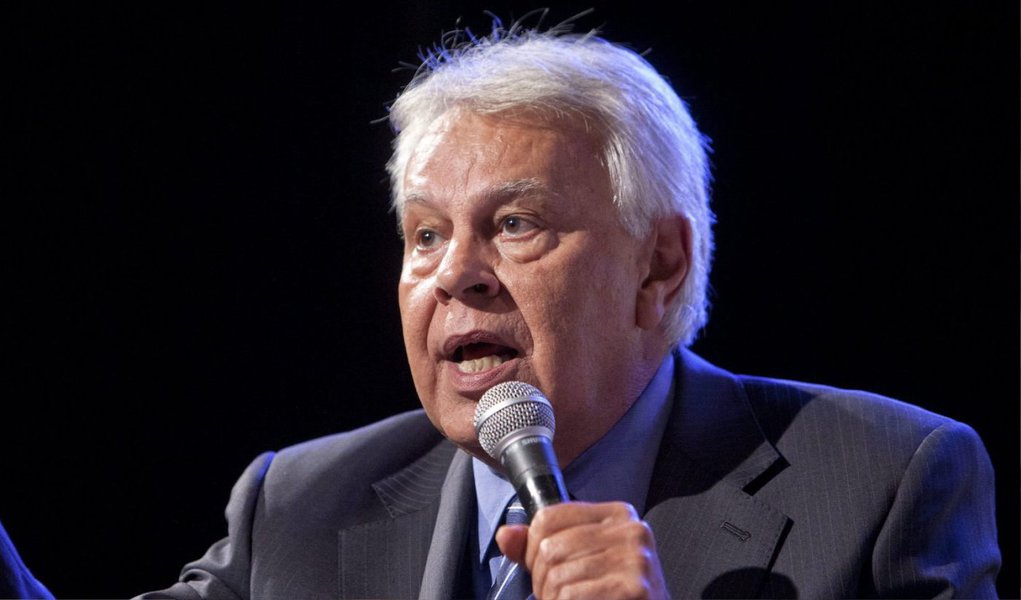 O ex-presidente da Espanha, Felipe González, disse nesta segunda (29), em entrevista ao programa Brasilianas.org, que a verdadeira crise do Brasil é política e não econômica; segundo ele, a Europa passou por crise muito pior; "Vejo o Brasil bem. Vive a crise econômica como se fosse um desafio muito sério, mas não é. Vejo a crise política mais grave que a econômica. Grave foi a crise que vivemos, a crise que vive a Grécia. Isso sim é grave", afirmou