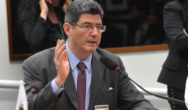 Durante reunião ministerial da Organização para a Cooperação e Desenvolvimento Econômico (OCDE), nesta terça-feira, 2, o ministro Joaquim Levy demonstrou confiança de que o Brasil possui condições de reverter o quadro negativo confirmado pelos números mais recentes na economia; "Eu acho que a gente vai virar a nossa produção industrial. Nós tivemos alguns anos com muito apoio, uma produção que foi muito mantida pelo crédito público", disse Levy; "Acho que é um periodo de acomodação", completou