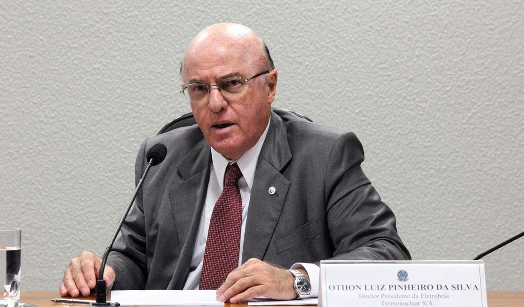 Mais novo delator da Lava Jato, o empresário Victor Colavitti, dono da empresa Link Projetos e Participações, afirmou que intermediou repasse de R$ 765 mil, de 2010 a 2014, entre a empreiteira Engevix e a Aratec Engenharia Consultoria e Representações, do almirante Othon Pinheiro da Silva, presidente licenciado da Eletronuclear; segundo o Ministério Público Federal, Colavitti entregou contrato da Engevix com a Link Projetos, datado de 30 de maio de 2010, no valor de R$ 500 mil, em 16 parcelas; segundo ele, 'foi o primeiro contrato firmado com a Engevix com a intenção de efetuar repasses à Aratec'