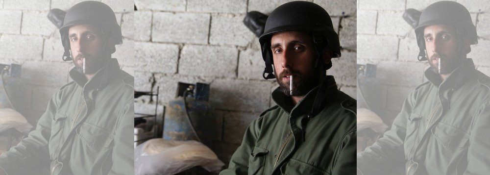 Fotógrafo brasileiro Gabriel Chaim, que foi detido ao cobrir a guerra na Síria, será deportado para o Brasil; de acordo com o Itamaraty, as autoridades turcas teriam confirmado que a deportação deverá acontecer nos próximos dias, apesar de não haver uma data definida; Chaim foi detido na cidade turca de Sanliurfa, após ter entrado ilegalmente no país pela fronteira entre a Síria e a Turquia