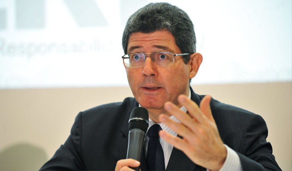 O corte de gastos públicos posto em prática neste ano não corre o risco de aprofundar a recessão econômica e criar um quadro semelhante ao das economias europeias, disse o ministro da Fazenda, Joaquim Levy; "A Europa é completamente diferente do Brasil. Lá, não tem inflação. Já mostra diferença. Aqui, tínhamos excesso de demanda, não escassez de demanda", explicou 