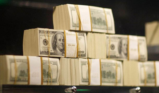 O Brasil registrou déficit em transações correntes de 6,901 bilhões de dólares em abril enquanto os investimentos diretos no país (IDP) chegaram a 5,777 bilhões de dólares, informou o Banco Central nesta terça-feira