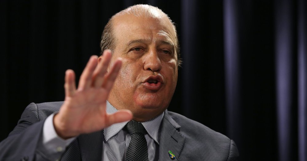 Ministro do Tribunal de Contas da União (TCU) Augusto Nardes, relator do processo que julga as contas da presidenta Dilma Rousseff, disse que seu voto ainda não está definido; "Não posso dizer que há irregularidades de forma concreta ainda, porque são indícios, o governo tem que fazer sua defesa. Estou dando amplo direito de defesa, para não cometer nenhum equívoco. Eu não tenho o meu voto definido. O meu voto era pela rejeição, antes de dar direito à defesa. Agora tenho que analisar e depois é que vou me manifestar', disse