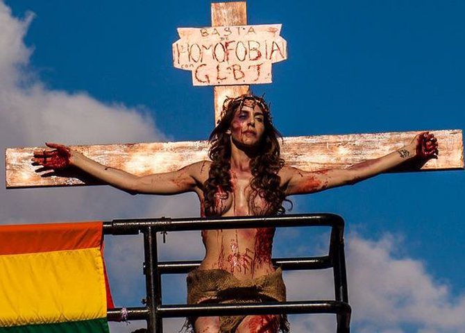 Os escolhidos para serem eliminados por cruzes eram os melhores heróis do povo. Tanto que Jesus não foi crucificado sozinho, mas com mais dois subversivos