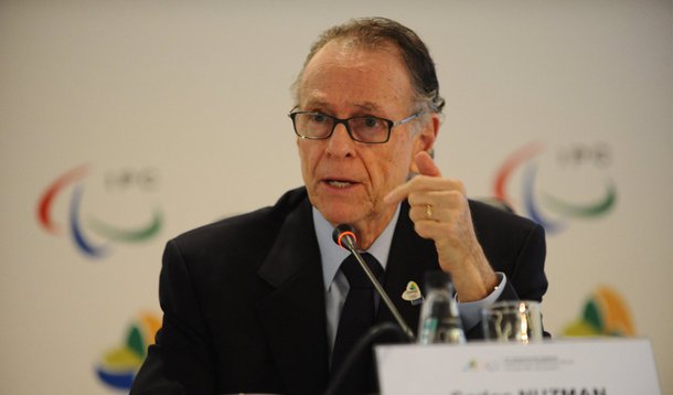 A Comissão do Esporte da Câmara dos Deputados discute amanhã os investimentos e a organização do Brasil para receber os jogos olímpicos em 2016, no Rio de Janeiro e o presidente do Comitê Olímpico Brasileiro e do Comitê Organizador dos jogos no Rio, Carlos Nuzman, foi convidado para dar explicações; em junho deste ano, Nuzman garantiu aos integrantes da comissão que as obras estão dentro do cronograma e convidou os parlamentares para visitarem o Rio de Janeiro após as eleições