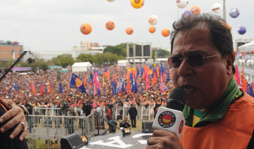 Secretário-geral da Força Sindical, João Carlos Gonçalves, o Juruna, diz que a central, como instituição, "não organiza, não participa e não incentiva" as manifestações em defesa do impeachment da presidente Dilma programadas para domingo 16; segundo ele, "o que acontece é que tem sindicalistas que são filiados ao Solidariedade e que poderão estar lá"; Juruna chamou os atos de "protesto dos coxinhas"