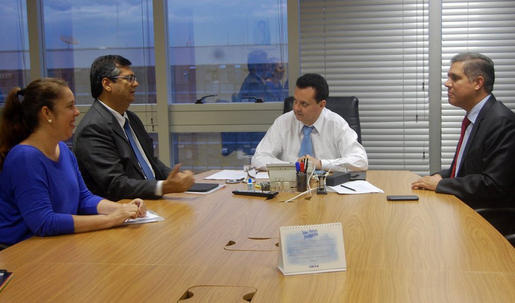 Em busca de parcerias que impulsionem o crescimento do Maranhão, Flávio Dino esteve em Brasília para reunir-se com ministros do Governo Federal; entra as pautas do encontros estavam diminuição do déficit habitacional do Maranhão na zona rural e nos grandes centros urbanos, ações no saneamento básico e na mobilidade 