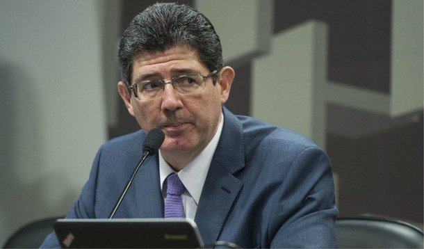 "Essa convergência tem que ser gradual. Com tudo o que se tem discutido nos últimos anos, essa estratégia vem sendo consolidada", disse o ministro da Fazenda, indicando a diretriz da reforma do tributo estadual e sinalizando aos Estados que o governo federal poderá amortizar perdas de arrecadação de economias regionais mais frágeis; Levy também disse que o governo espera dar – em breve –  encaminhamento às solicitações de empréstimos feitas por estados