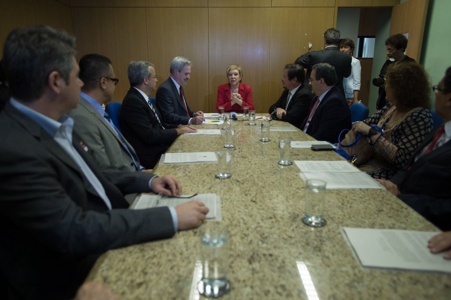 Ministérios da Cultura e da Educação lançaram nesta quarta-feira o Programa Mais Cultura nas Universidades, que pretende incentivar as instituições federais de ensino superior e as de educação profissional, científica e tecnológica a ampliar ações artísticas no País; entidades têm até o dia 10 de fevereiro de 2015 pra aderir ao edital