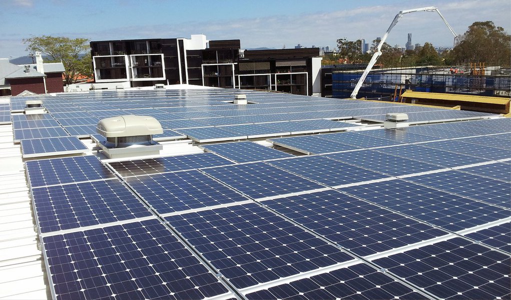 A energia elétrica obtida a partir de luz solar no Brasil está em um "momento emergente" e a perspectiva é de expansão acentuada, disse o diretor executivo da Associação Brasileira de Energia Solar Fotovoltaica (Absolar), Rodrigo Sauaia, no Encontro Nacional de Agentes do Setor Elétrico (Enase), no Rio de Janeiro