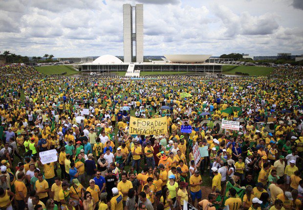 Se não disputamos com a sociedade o que fundamenta nossas ações, não preparamos a defesa dos valores e concepções que orientam nossas políticas e que vão muito além do nosso governo