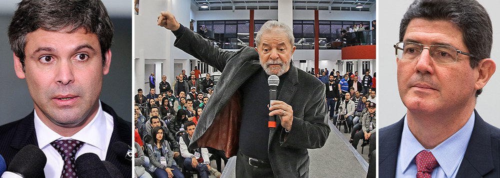 Senador Lindbergh Farias (PT-RJ) voltou a criticar a política econômica do governo Dilma Rousseff e disse que até a candidatura de Lula a presidente em 2018 estará comprometida, se não houver mudanças na estratégia para que o país volte a crescer: “Decidimos dar um passo à frente e dizer que, para o governo dar certo, tem que mudar o rumo da política econômica (...) As políticas fiscal e monetária estão levando o país a uma recessão, mistura explosiva, que pode ser mortal para o nosso projeto de país”; segundo ele, a decisão do governo de elevar a Contribuição Social sobre o Lucro Líquido (CSLL) dos bancos se deve à pressão deflagrada pelo grupo de parlamentares governistas contra o ajuste de Joaquim Levy e afirma que virão novas medidas “de tributação progressiva do andar de cima”