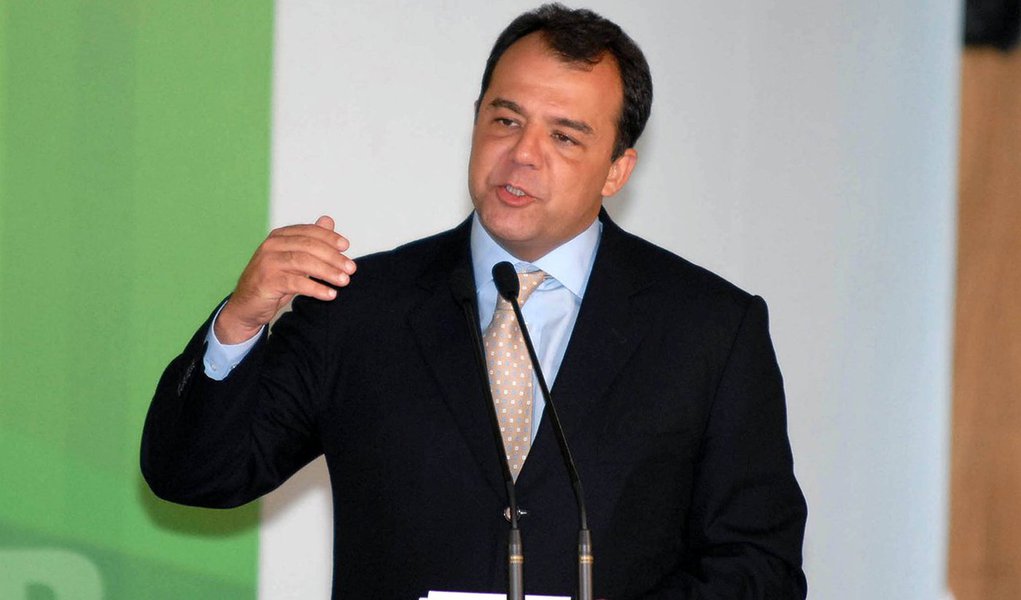 Ex-governador do Rio de Janeiro recebe visitas constantes em seu escritório na Avenida Ataulfo de Paiva, no Leblon, de políticos e empresários; aliados apostam na disputa por um terceiro mandato; “Todos concordamos. Se Cabral quiser, ele será o candidato (a prefeito do Rio em 2016)”, disse o atual prefeito Eduardo Paes; mesmo se ficar de fora dos palanques, ele é visto como determinante para montar a chapa e ‘pacificar’ o PMDB carioca 