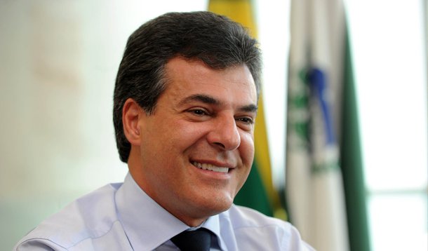 A tropa de ocupação do governador reeleito Beto Richa (PSDB), do Paraná, já se mobilizam para dividir cargos do governo federal no Paraná, caso o presidenciável Aécio Neves (PSDB) seja eleito; a joia da coroa é a Itaipu Binacional, que é ambicionada até pelo mais tongo do ninho; dentre outros cargos cobiçados estão as regionais da Funasa, Eletrosul, Correios, Ibama, Previdência, Agricultura, DRT, DNPM, IBGE, MDA, Incra e DNIT; o tucanato também almeja a presidência do Senado nas mãos de Álvaro Dias