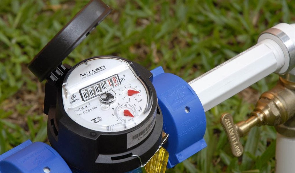 A Agência Reguladora de Águas, Energia e Saneamento Básico do Distrito Federal (Adasa) aprovou o reajuste de 16,20% nas tarifas de água e esgotamento sanitário a partir de 1° de março deste ano; segundo a agência, a Caesb pediu inicialmente uma aumento de 23,97%, valor necessário para manutenção de custos e para garantir a qualidade dos serviços prestados