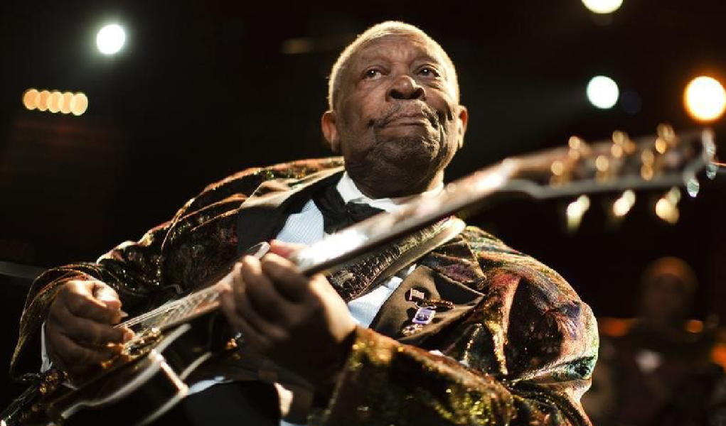 O músico veterano de blues B.B. King morreu de causas naturais decorrentes principalmente da doença de Alzheimer, anunciaram autoridades de Nevada nesta segunda-feira, o que descarta as acusações feitas por suas duas filhas de que ele teria sido assassinado