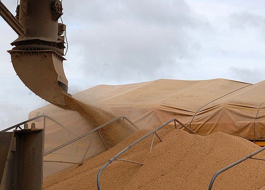 A safra não espera. As pessoas precisam trafegar com segurança e aqueles que dependem das estradas necessitam ter o mínimo de condições para trabalhar. Os recursos existem e estão nos cofres do governo. Até quando vamos continuar assistindo ao mesmo filme