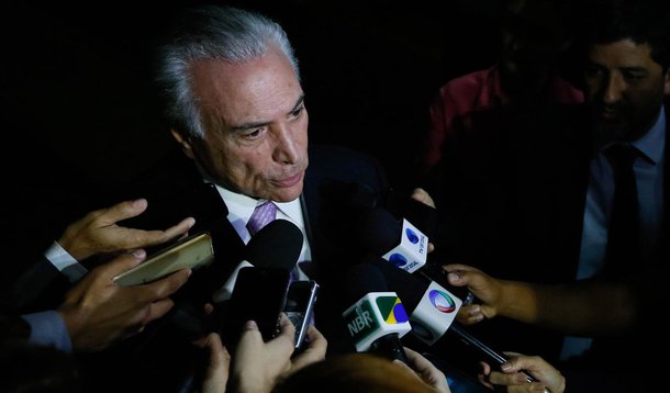 A expectativa do governo é que as três medidas provisórias do ajuste fiscal - as MPs 665 e 664 nesta noite e a MP 668 amanhã - sejam aprovadas até esta quarta-feira 27 pelo Senado; "Temos votos suficientes, o líder do governo [no Senado, Delcídio Amaral] fez um levantamento e verificou que há número suficiente para votar", declarou o vice-presidente e articulador político do governo Michel Temer