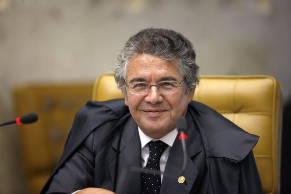 O ministro Marco Aurélio Mello completa exatos 25 anos de Supremo Tribunal Federal neste sábado; em entrevista ao portal Consultor Jurídico, ele falou sobre os julgamentos mais importantes de que participou e sobre que conselhos dá aos novos integrantes da corte; "Entregar-se de corpo e alma a essa missão sublime que é a missão de atuar como Estado-juiz em conflitos envolvendo os semelhantes. A ponderação que eu faço é única: atue com pureza d’alma. Com a consciência limpa. Não ocupamos aqui no Supremo cadeira voltada a relações publicas. E quem chega ao Supremo e ocupa uma cadeira não pode almejar, como servidor dos semelhantes, outro cargo"