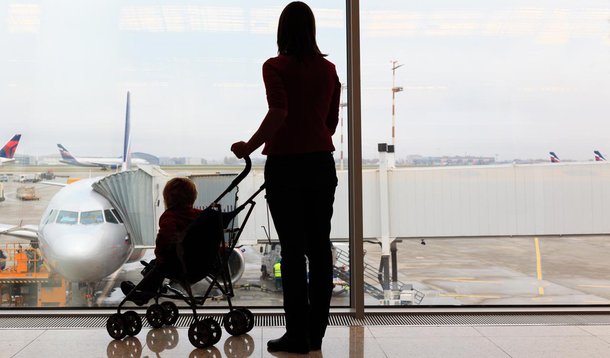 Duas brasileiras que viviam no exterior conseguiram na Justiça o direito de voltar ao país trazendo as filhas; por segurança, nomes são mantidos em sigilo; uma delas vive em Londres, a outra em Atenas; ambas foram assistidas pela Defensoria Pública da União no Distrito Federal