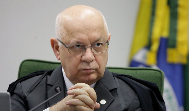 O ministro Teori Zavascki, do Supremo Tribunal Federal (STF), disse nesta quinta (30) que não vai interferir judicialmente na investigação da Operação Lava Jato; ele afirmou que a Procuradoria-Geral da República (PGR) e a Polícia Federal (PF) devem conduzir a investigação em harmonia, sem arbitragem judicial; o ministro, no entanto, negou pedido da PGR para que os delegados informem o andamento da investigação passo a passo