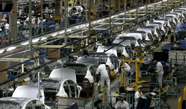 Montadora planeja dobrar seus investimentos em quatro anos no Brasil e introduzirá uma nova linha de veículos no País; falando em coletiva de imprensa em São Paulo, o chefe da GM para América do Sul, Jaime Ardila, disse que o investimento da companhia será direcionado para desenvolver novas tecnologias e produtos, não para aumentar a capacidade