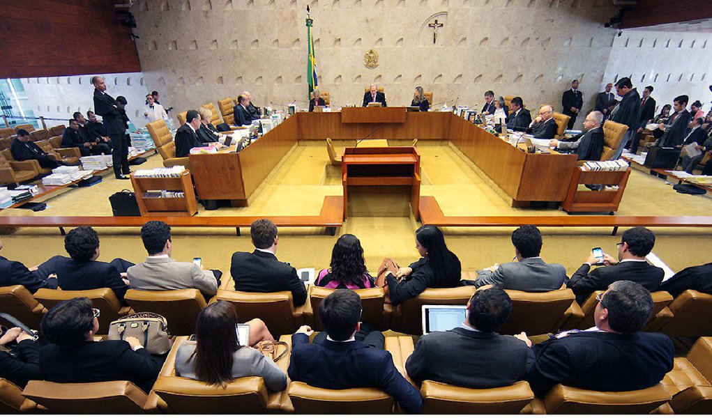 Comissão de Constituição e Justiça do Senado aprovou nesta quarta-feira, 5, proposta que prevê punição por crime de responsabilidade para o agente público que descumprir prazos para indicação de ministros para o Supremo; pela proposta, o presidente da República terá três meses para a indicação; posteriormente, o Senado terá que se manifestar sobre o processo em até 45 dias; em caso de rejeição, o Poder Executivo deverá fazer nova indicação em até dois meses