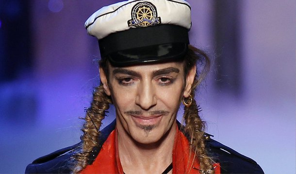 Galliano, amplamente louvado como um dos estilistas mais talentosos de sua geração, caiu em desgraça em 2011, quando um vídeo que o mostrava bêbado em um bar de Paris afirmando "eu amo Hitler" e dizendo a um casal que seus ancestrais deveriam ter morrido em câmaras de gás, se tornou viral na Internet