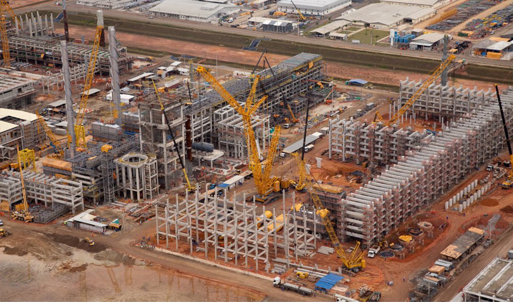 A população da pacata cidade de Itaboraí, no Leste Fluminense, chegou a sonhar com o Comperj em plena atividade e trazendo para a região um desenvolvimento econômico jamais vislumbrado; mas no decorrer da operação Lava Jato, da PF, o projeto se transformou em pesadelo para o governo municipal, que agora lida com uma infraestrutura urbana inchada em função do empreendimento na cidade
 
 