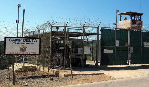 Anúncio sobre o estudo para transferir os presos ocorre poucos dias depois de o vice-presidente, John Kerry, ter visitado Havana; a devolução do território de Guantánamo aos cubanos, é um dos pontos reivindicados pela ilha para o total restabelecimento das relações diplomáticas, recém reatadas, após meio século de afastamento