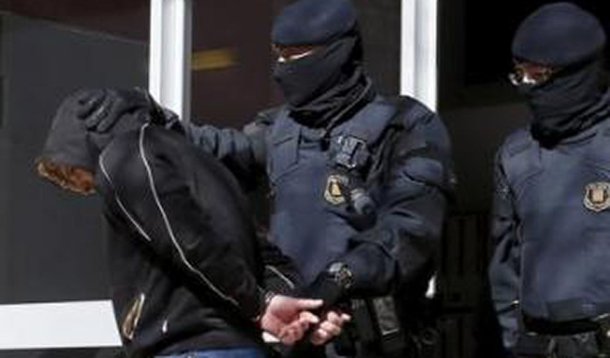 A Espanha prendeu 11 pessoas na região da Catalunha, nordeste da Espanha, nesta quarta-feira como parte de uma operação contra militantes islâmicos, informou a polícia; "Os presos são acusados, entre outros crimes, de pertencer a uma organização terrorista", disse uma porta-voz da polícia catalã