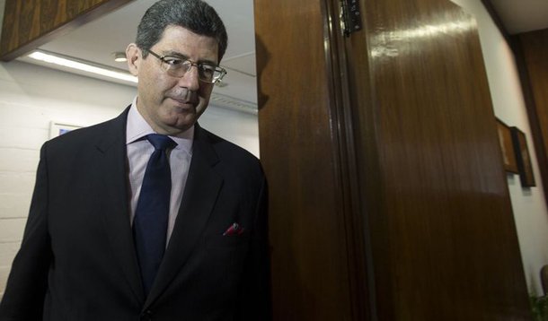 O ministro da Fazenda, Joaquim Levy, disse, por meio de nota, que a frase dita por ele durante uma palestra realizada para ex-alunos da Universidade de Chicago , onde afirmava que a presidente Dilma Rousseff era bem intencionada, mas nem sempre agia de forma efetiva, foi mal interpretada; "O ministro sublinha que os elementos dessa fala são os seguintes: aqueles que têm a honra de encontrarem-se ministros sabem que a orientação da política do governo é genuína, reconhecem que o cumprimento de seus deveres exige ações difíceis, inclusive da Exma Sra. Presidente, Dilma Rousseff, e eles têm a humildade de reconhecer que nem todas as medidas tomadas têm a efetividade esperada", escreveu