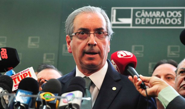A discussão sobre o pacto federativo no segundo semestre, na Câmara dos Deputados, será inevitável, se depender do presidente da Casa, Eduardo Cunha (PMDB-RJ); ele já manifestou algumas vezes a intenção de incluir o tema na pauta dos próximos meses, e para atingir essa meta, tem frequentado sua sala no Congresso, em pleno recesso branco; na carona da matéria, o parlamentar pretende também tratar da reforma tributária, que, segundo ele, é consequência do pacto federativo
 