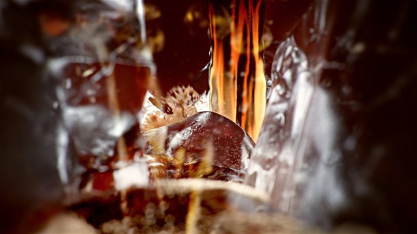 Ao criarem o som de uma garrafa sendo aberta, as duas marcas realizaram uma experiência sonora extrema, que estará em mais da metade de todos os cinemas do País, pouco antes de o filme começar