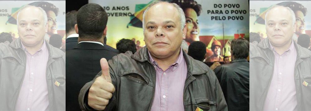 O sindicalista Milton Alves, dirigente do PT municipal de Curitiba, em nota oficial distribuída acusou o partido de cometer "infeliz de traição aos interesses dos trabalhadores" ao votar na Câmara o chamado fator previdenciário; nove deputados do PT votaram pela mudança do fator previdenciário e 5 não compareceram à sessão na Câmara, o que ajudou na derrota do governo Dilma; "É impressionante o descolamento da realidade da Bancada do PT e dos governistas do partido. Ou oportunismo primário"