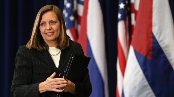 Cuba confirmou neste sábado (11) que no dia 20 de julho ficarão oficialmente restabelecidas as relações diplomáticas com os Estados Unidos e que nesse mesmo dia será realizada a cerimônia de abertura de sua embaixada em Washington; "Em 20 de julho, coincidindo com o dia do restabelecimento das relações, vai ser realizada a cerimônia de abertura de nossa embaixada em Washington", informou a diretora para os Estados Unidos da chancelaria cubana, Josefina Vidal