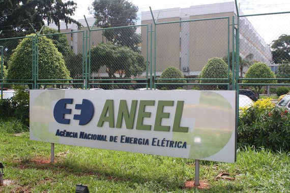 A questão da produção de energia hidroelétrica no Brasil possui alguns nós cuja superação deveria ter acontecido logo depois da chegada de D. João VI às terras tupiniquins