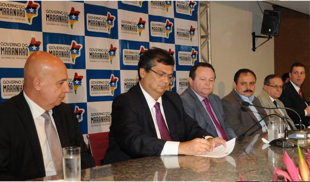 O governador do Maranhão, Flávio Dino (PCdoB), adotou diversas medidas na administração pública que implicam em transparência; ele sancionou a Lei de Acesso à Informação, aderiu ao programa Brasil Transparente da Controladoria Geral da União (CGU) e lançou o portal da transparência 
