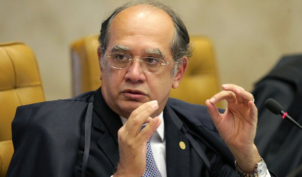 Ministro Gilmar Mendes, do Supremo Tribunal Federal (STF), emperra desde abril do ano passado a ação que pede o fim de doações de empresas para campanhas; ele pediu vista do julgamento quando contava com 6 votos a favor e um contra; recentemente, ele afirmou que a tese de que a corrupção existe por conta do financiamento das empresas privadas é um "discurso fácil"; "O partido que desenhou essa proposta (o PT) queria o financiamento público e o voto em lista. A minha objeção é que nós temos de discutir o sistema eleitoral para saber qual é o modelo de financiamento. E não discutir o modelo de financiamento para definir o sistema eleitoral"